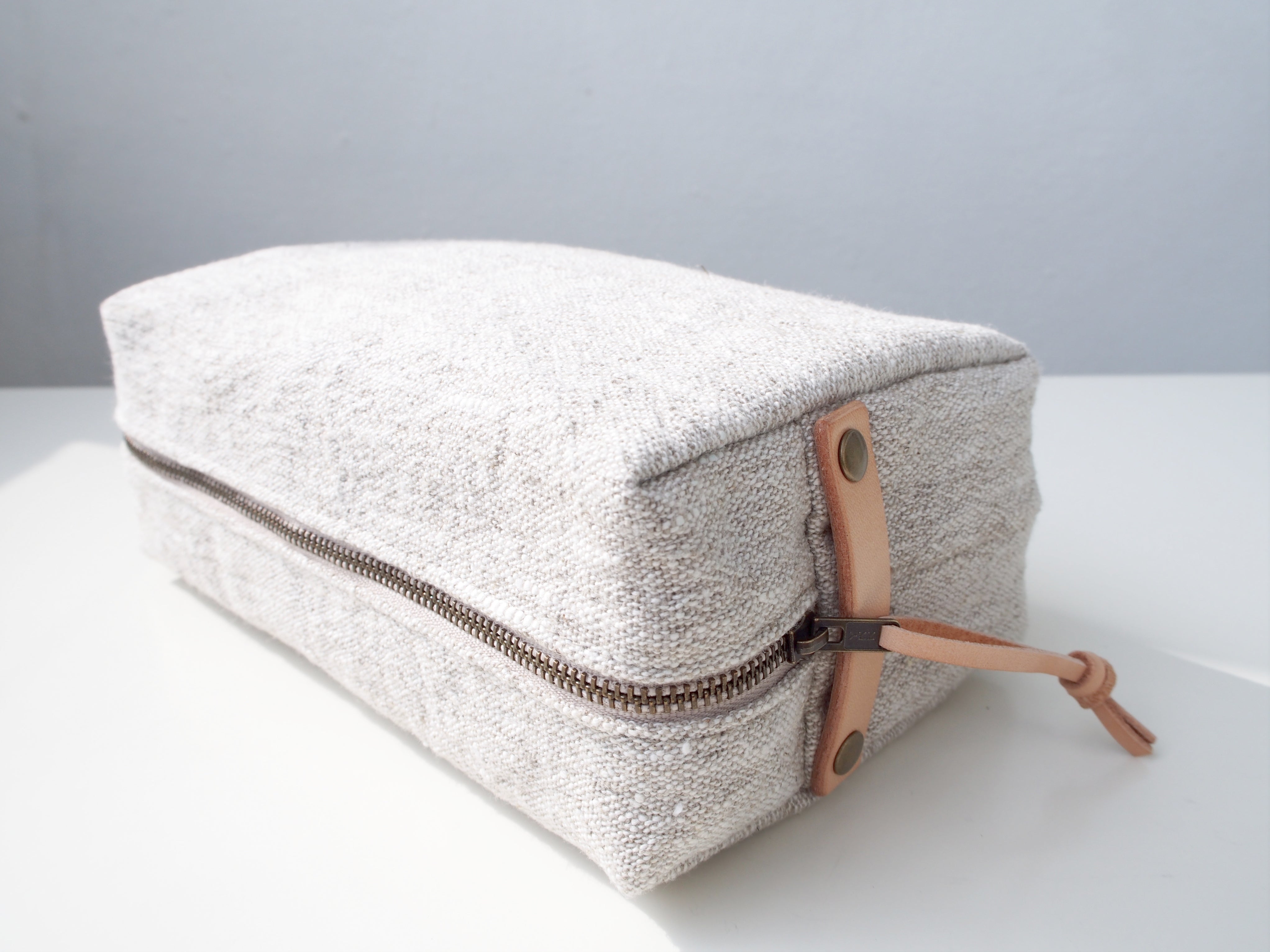 Linen Wash Bag (L) - Plain / Natural Leather